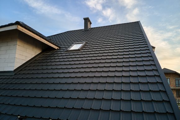 Metal Vs. Shingle Roofs: Which Is the Better Option for Your Home?